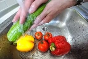 groenten wassen om parasietenplagen te voorkomen